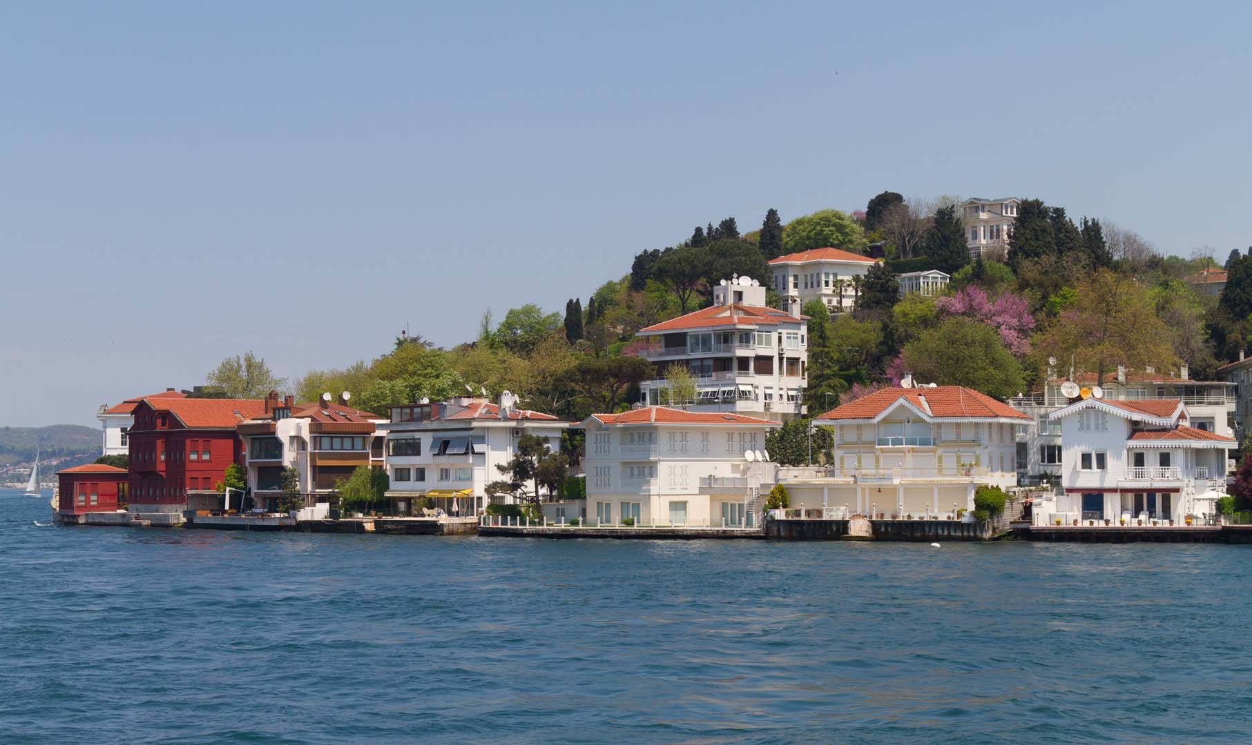 waterfront mansions in Istanbul 
